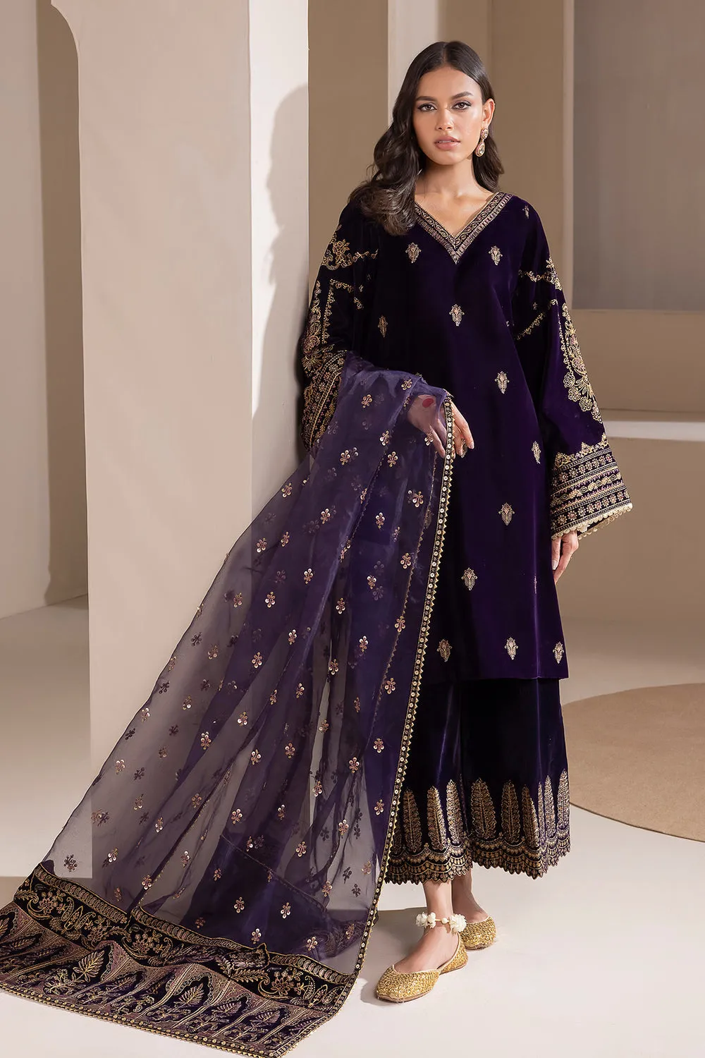 Festive '23 - Embroidered Velvet Uf-420